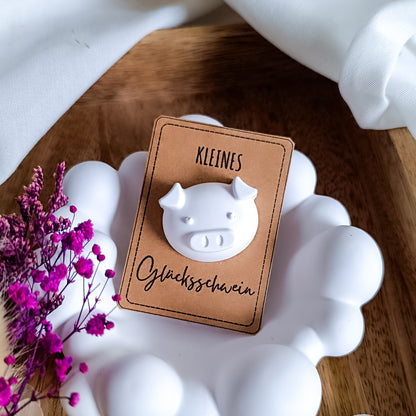 Kleines Glücksschwein – Mini Glücksbringer Geschenkkarte | Handmade Deko | Glück zum Verschenken | Weiß oder Braun | Einzelkarte