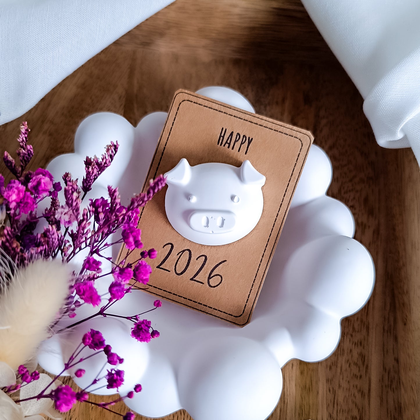 Kleines Glücksschwein – Mini Glücksbringer Geschenkkarte | Handmade Deko | Glück zum Verschenken | Weiß oder Braun | Einzelkarte