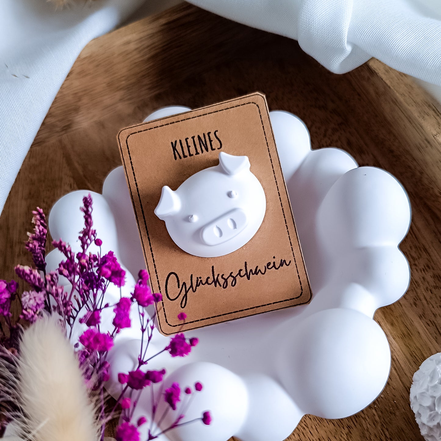 Kleines Glücksschwein – Mini Glücksbringer Geschenkkarte | Handmade Deko | Glück zum Verschenken | Weiß oder Braun | Einzelkarte