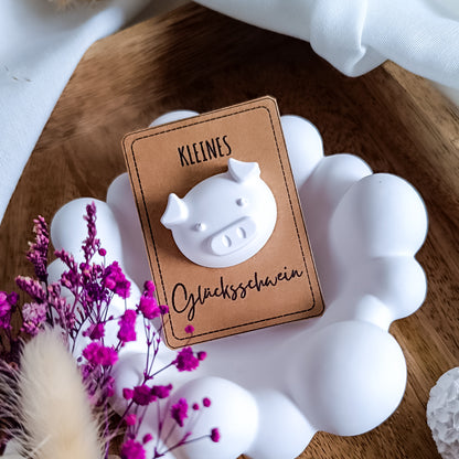 Kleines Glücksschwein – Mini Glücksbringer Geschenkkarte | Handmade Deko | Glück zum Verschenken | Weiß oder Braun | Einzelkarte