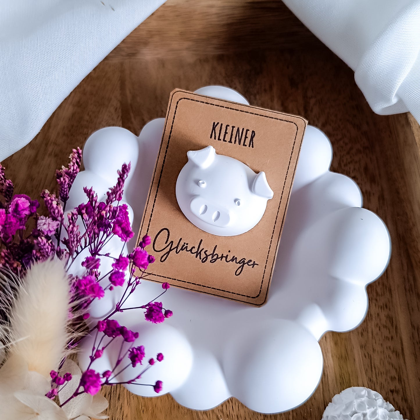 Kleines Glücksschwein – Mini Glücksbringer Geschenkkarte | Handmade Deko | Glück zum Verschenken | Weiß oder Braun | Einzelkarte