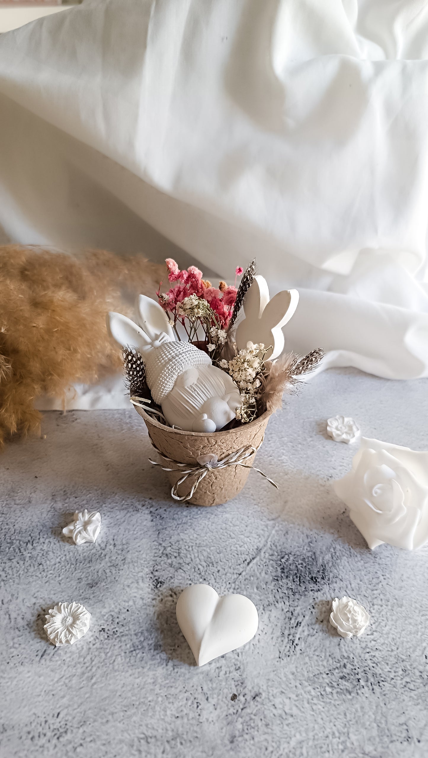 Osterdeko mit Trockenblumen – Frühlingsdeko im natürlichen Landhausstil