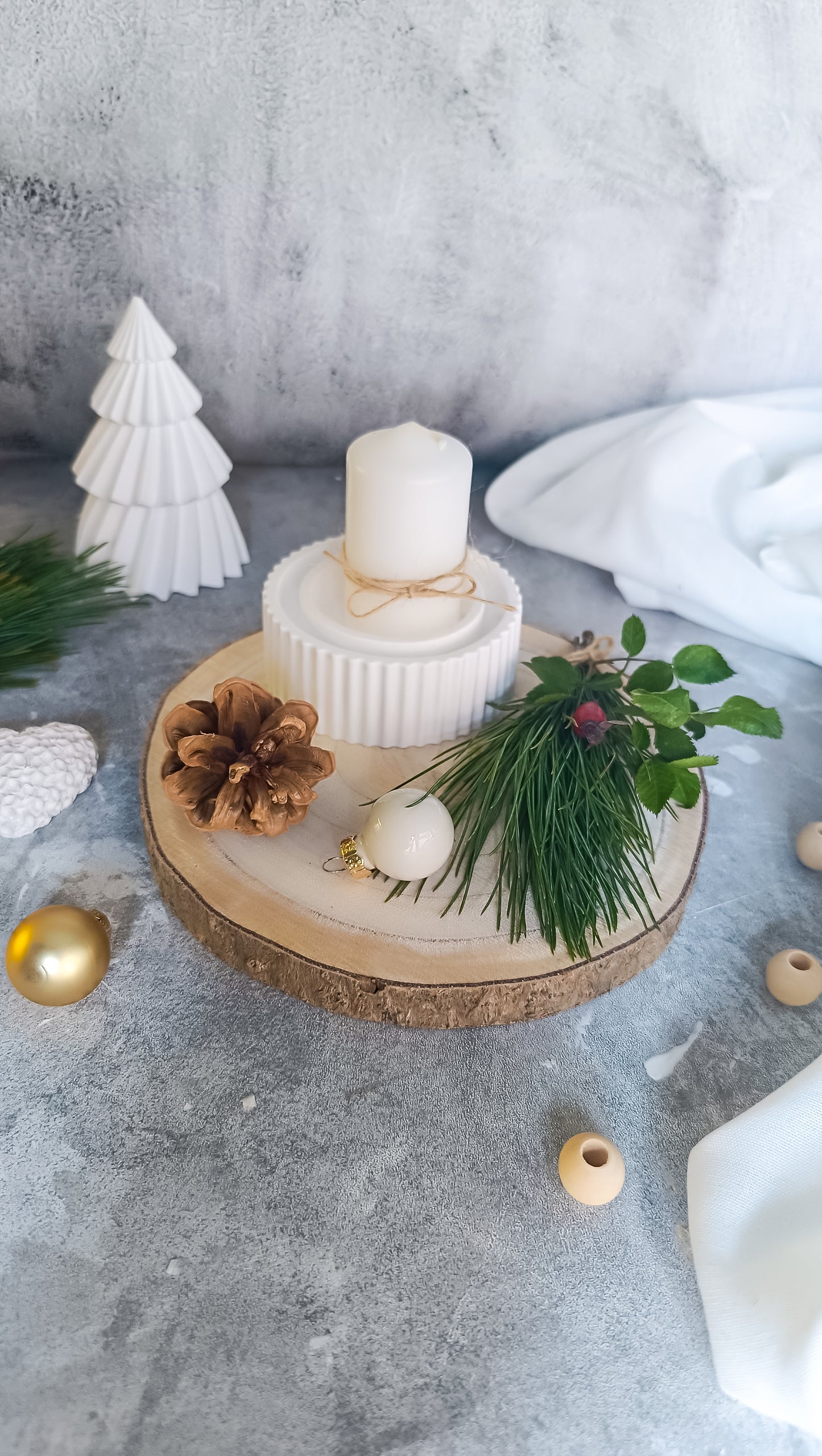 Minimalistisches Weihnachts-Deko-Set mit Holzscheibe, Kerze & Naturmaterialien – Skandinavische Winterdeko